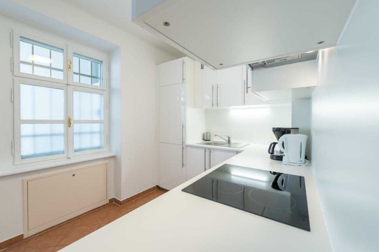 Beautiful Inner City Apartment *