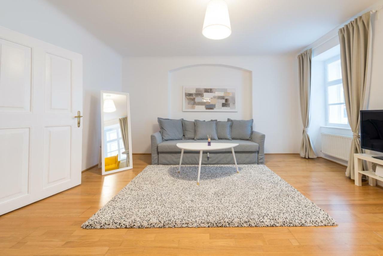 Beautiful Inner City Apartment *